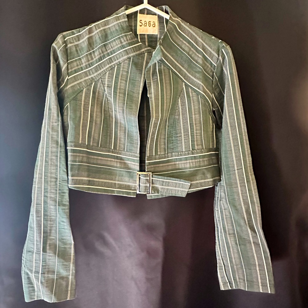 Incredibly slimming, cool and stylised crop jacket